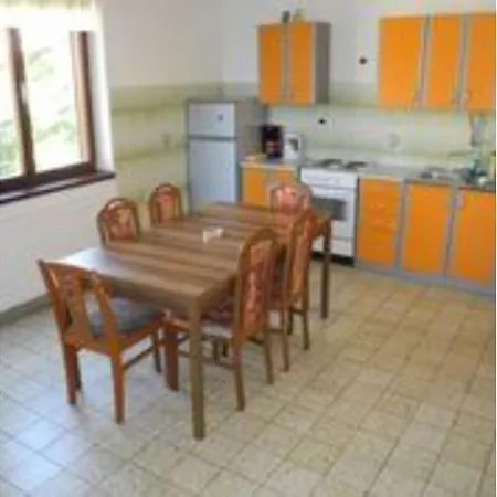 Vucko 6 Pax Apartment *